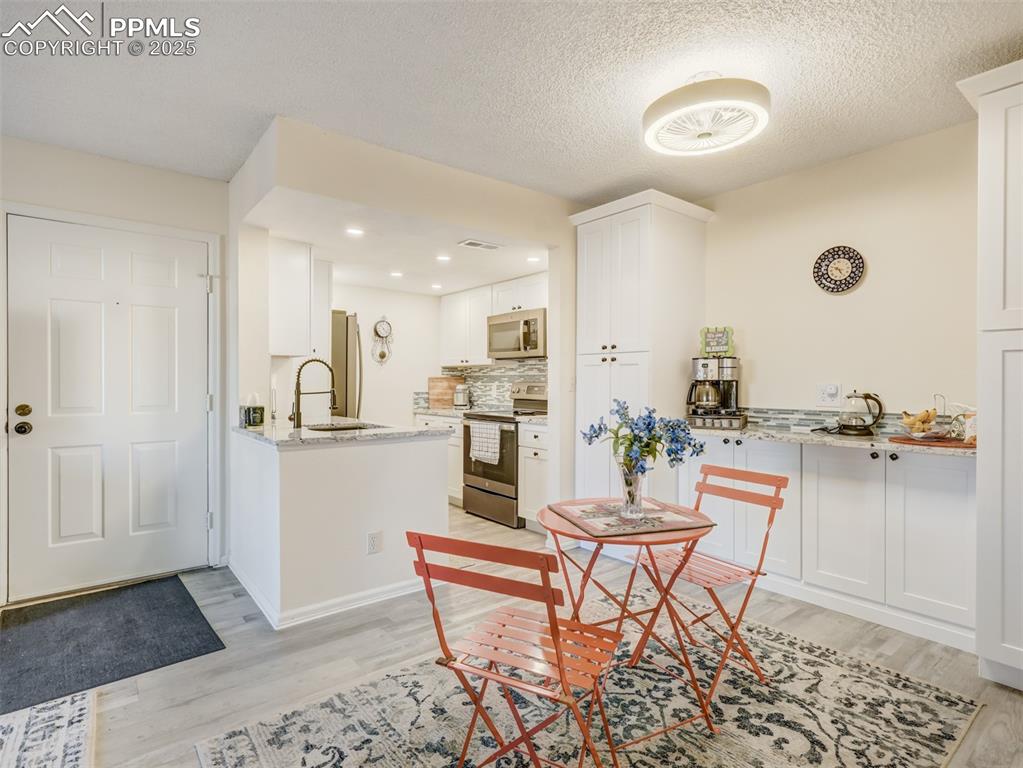 842 Tenderfoot Hill Road, Unit 1 Colorado Springs, CO 80906 - Photo 13 of 41 a kitchen with a table and chairs
