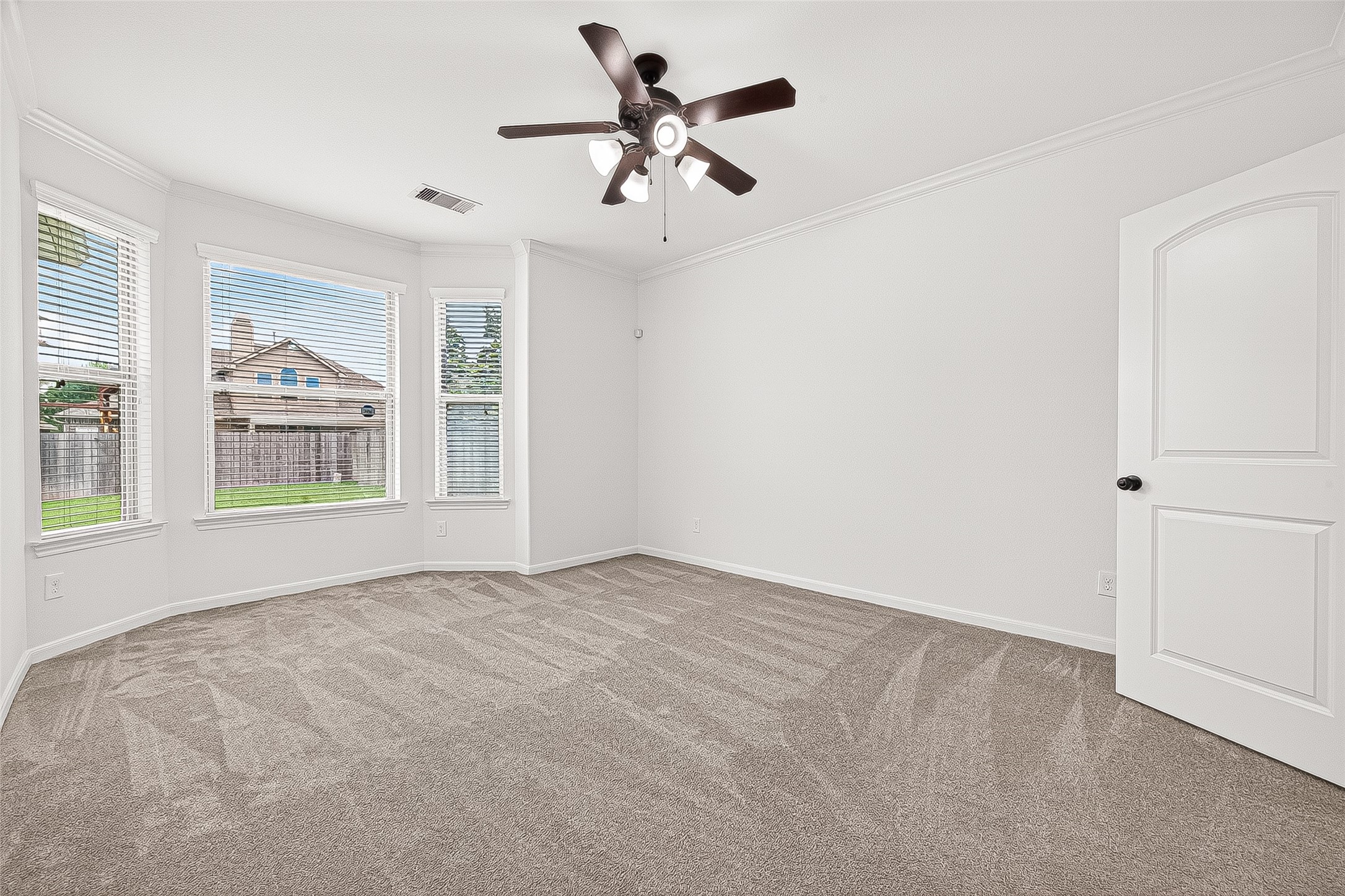 138 South Sawbridge Circle Spring, TX 77389 - Photo 20 of 37 a view of an empty room with a window