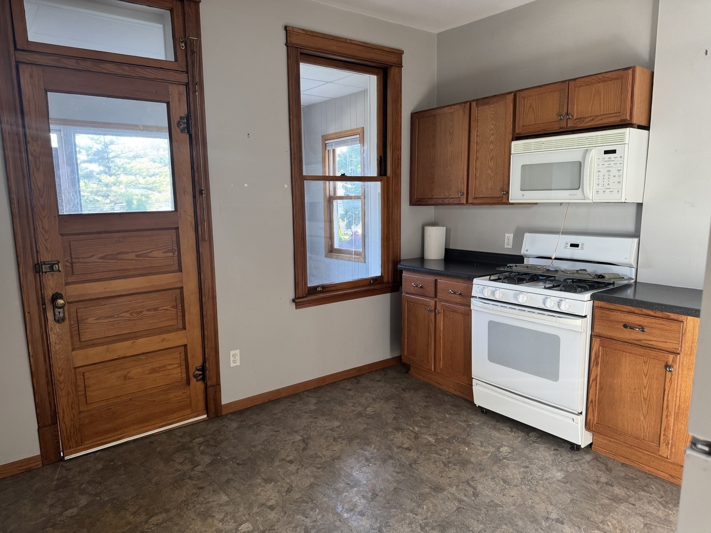 2005 West Greenleaf Avenue, Unit 2 Chicago, IL 60645 - Photo 7 of 15