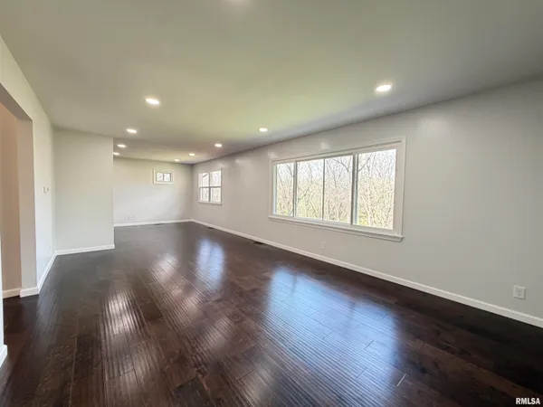 $325,000 | 1890 Sunrise Drive, Galesburg, IL 61401