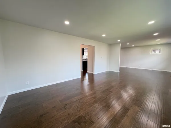 $325,000 | 1890 Sunrise Drive, Galesburg, IL 61401