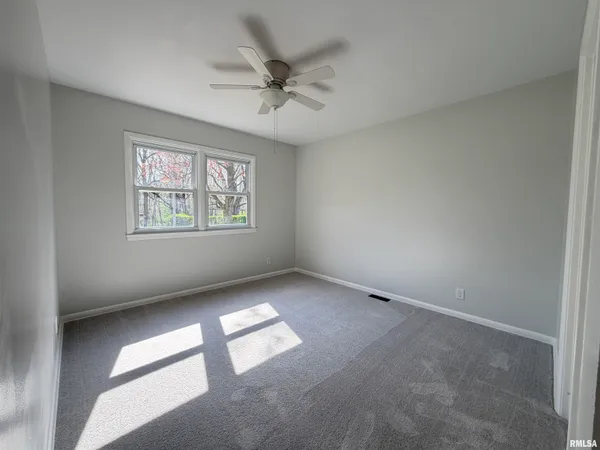 $325,000 | 1890 Sunrise Drive, Galesburg, IL 61401