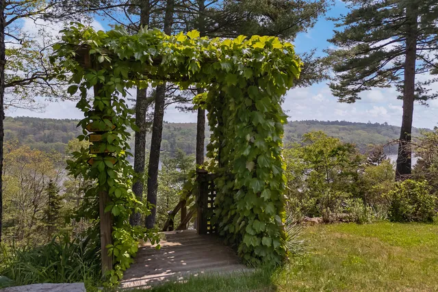 $1,699,000 | 33-30 Taylor Road, Westport Island, ME 04578