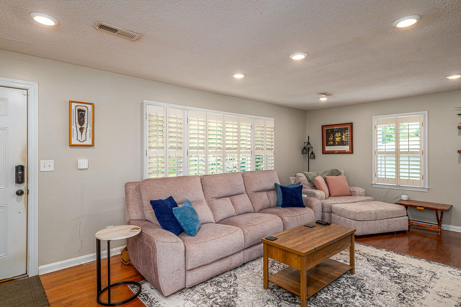 3902 Laird Lane Chattanooga, TN 37415 - Photo 2 of 41 Living Room