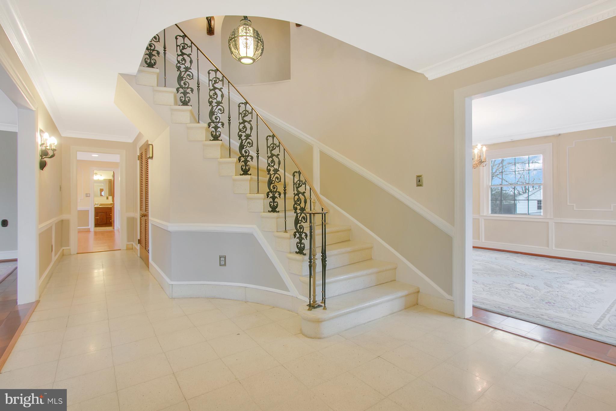 5100 Washington Street Extension Wilmington, DE 19809 - Photo 17 of 29 Foyer