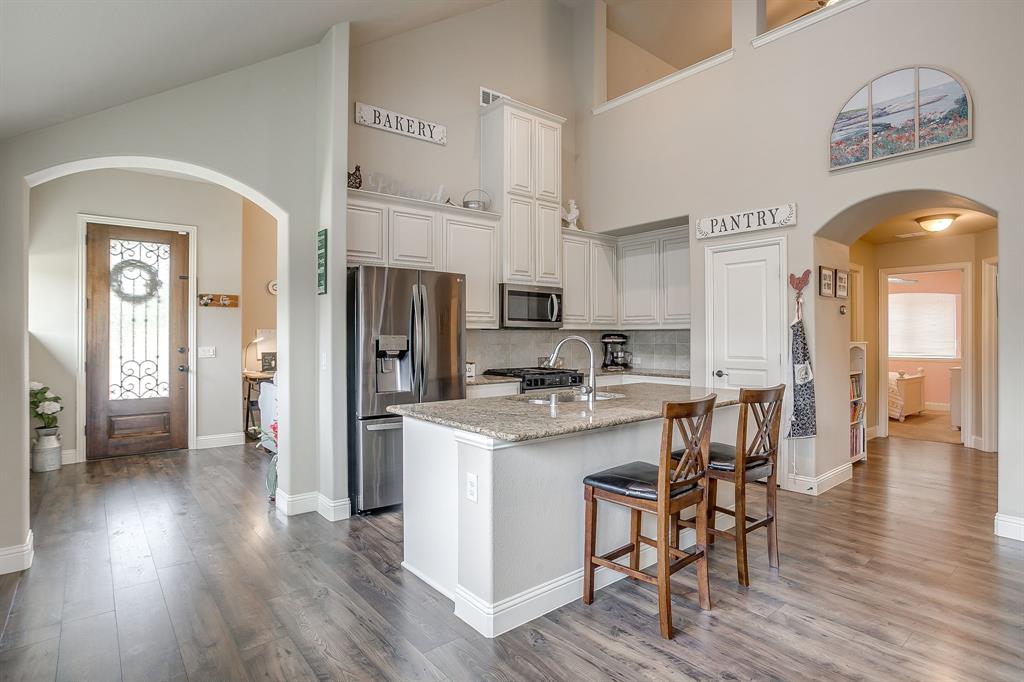 1033 Rustic Oak Way Burleson, TX 76028 - Photo 9 of 40