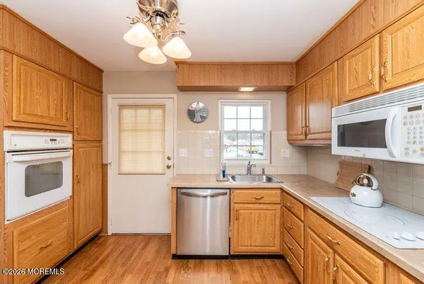 $240,000 | 946A Aberdeen Drive, Unit B, Lakewood, NJ 08701