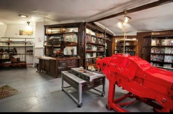 a view of a workspace with furniture