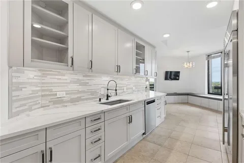 $1,100,000 | 2660 Peachtree Road Northwest, Unit 13F, Atlanta, GA 30305