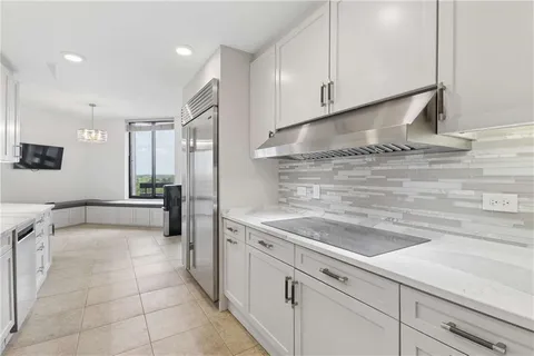 $1,100,000 | 2660 Peachtree Road Northwest, Unit 13F, Atlanta, GA 30305