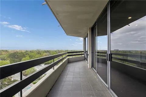 $1,100,000 | 2660 Peachtree Road Northwest, Unit 13F, Atlanta, GA 30305