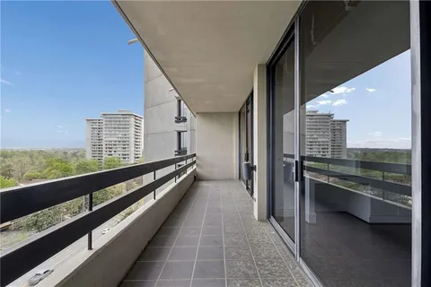 $1,100,000 | 2660 Peachtree Road Northwest, Unit 13F, Atlanta, GA 30305