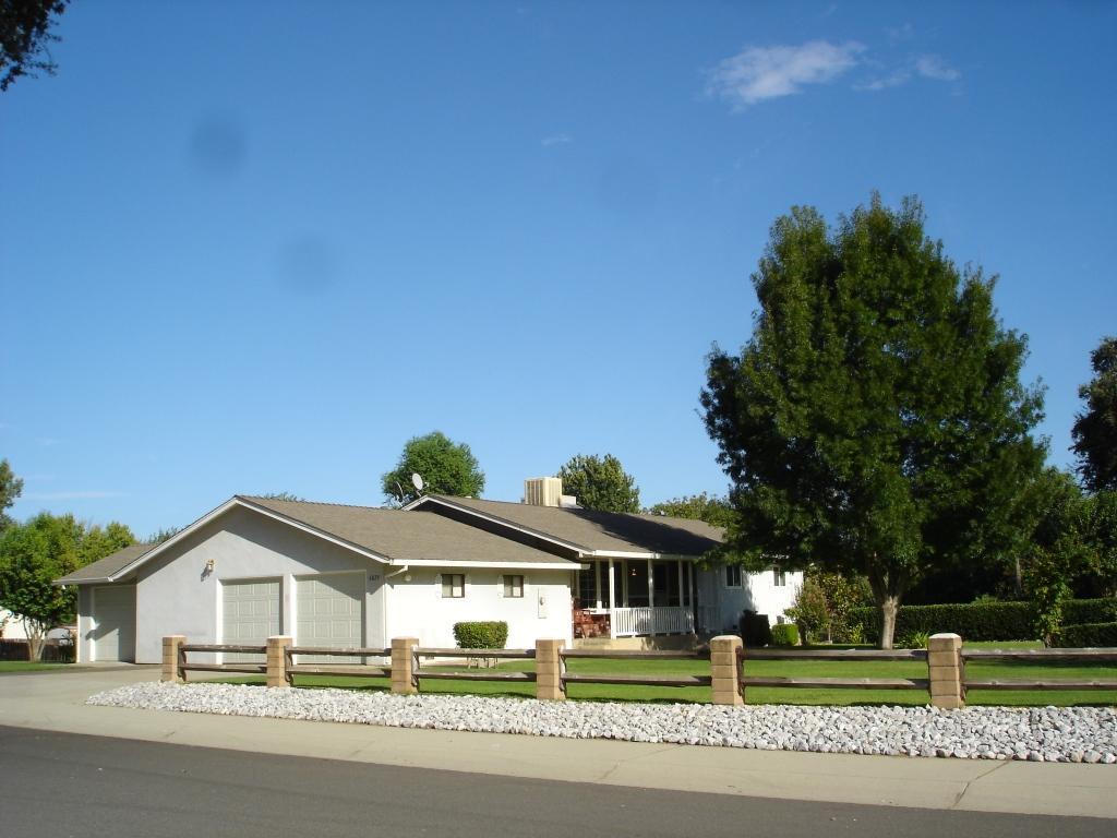 6829 Irving Road Redding, CA 96001 - Photo 1 of 4 front view