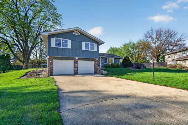 $425,000 | 3211 Wild Oaks Court, Joliet, IL 60431