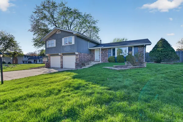 $425,000 | 3211 Wild Oaks Court, Joliet, IL 60431