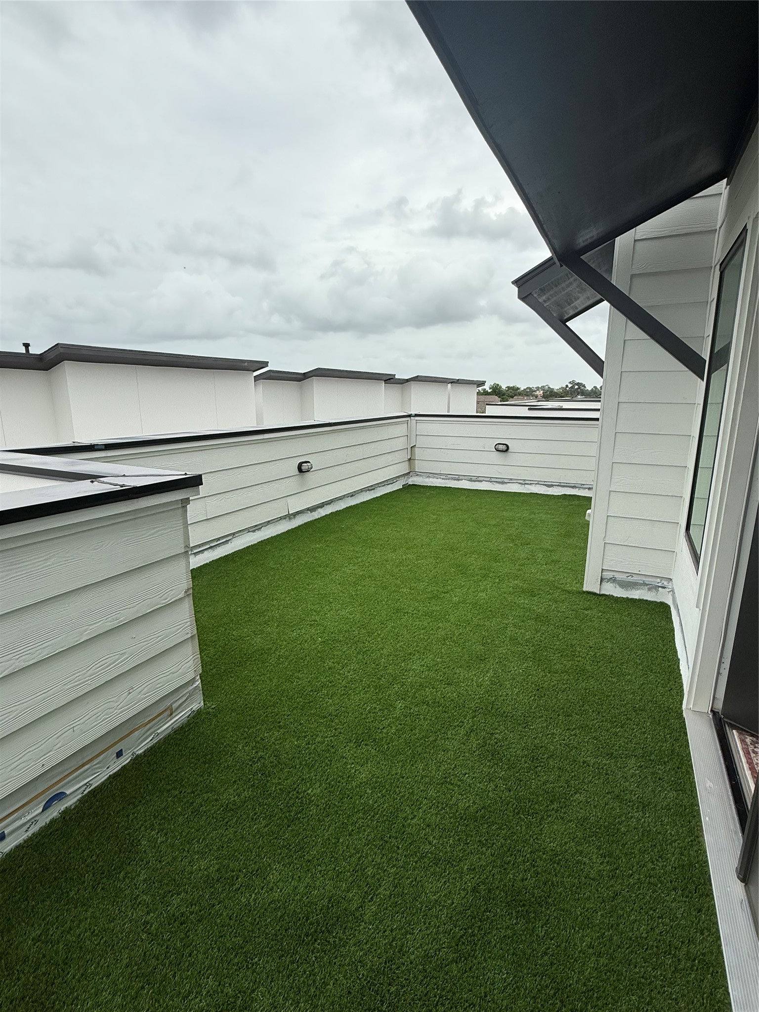 1618 Ojeman Road, Unit A Houston, TX 77055 - Photo 7 of 39 Outdoor space with brand new turf on the rooftop deck.