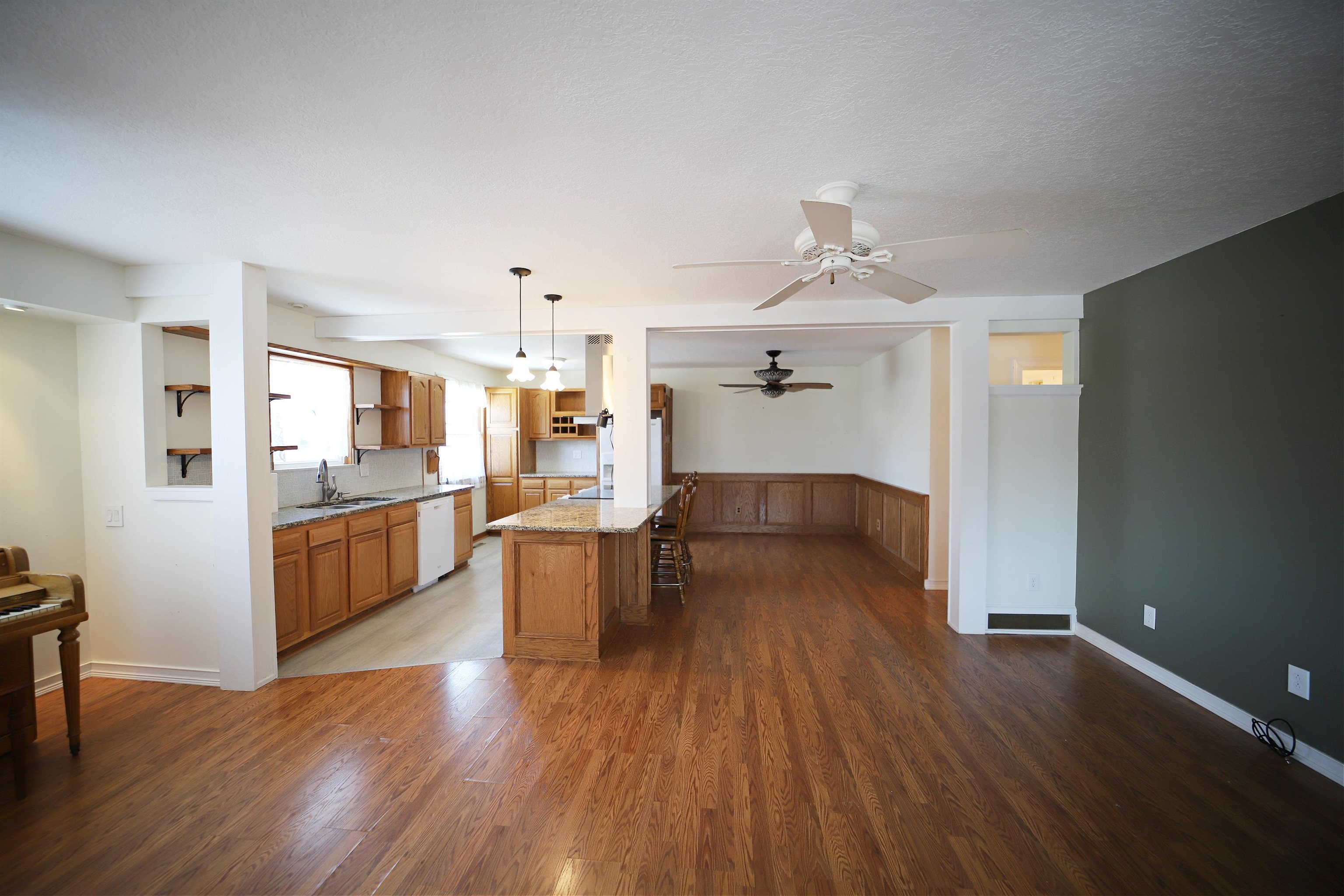 508 Chamberlain Street Flushing, MI 48433 - Photo 7 of 28 50103440-6.JPG