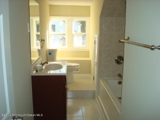 176 E Road Belford, NJ 07718 - Photo 12 of 18 BATH
