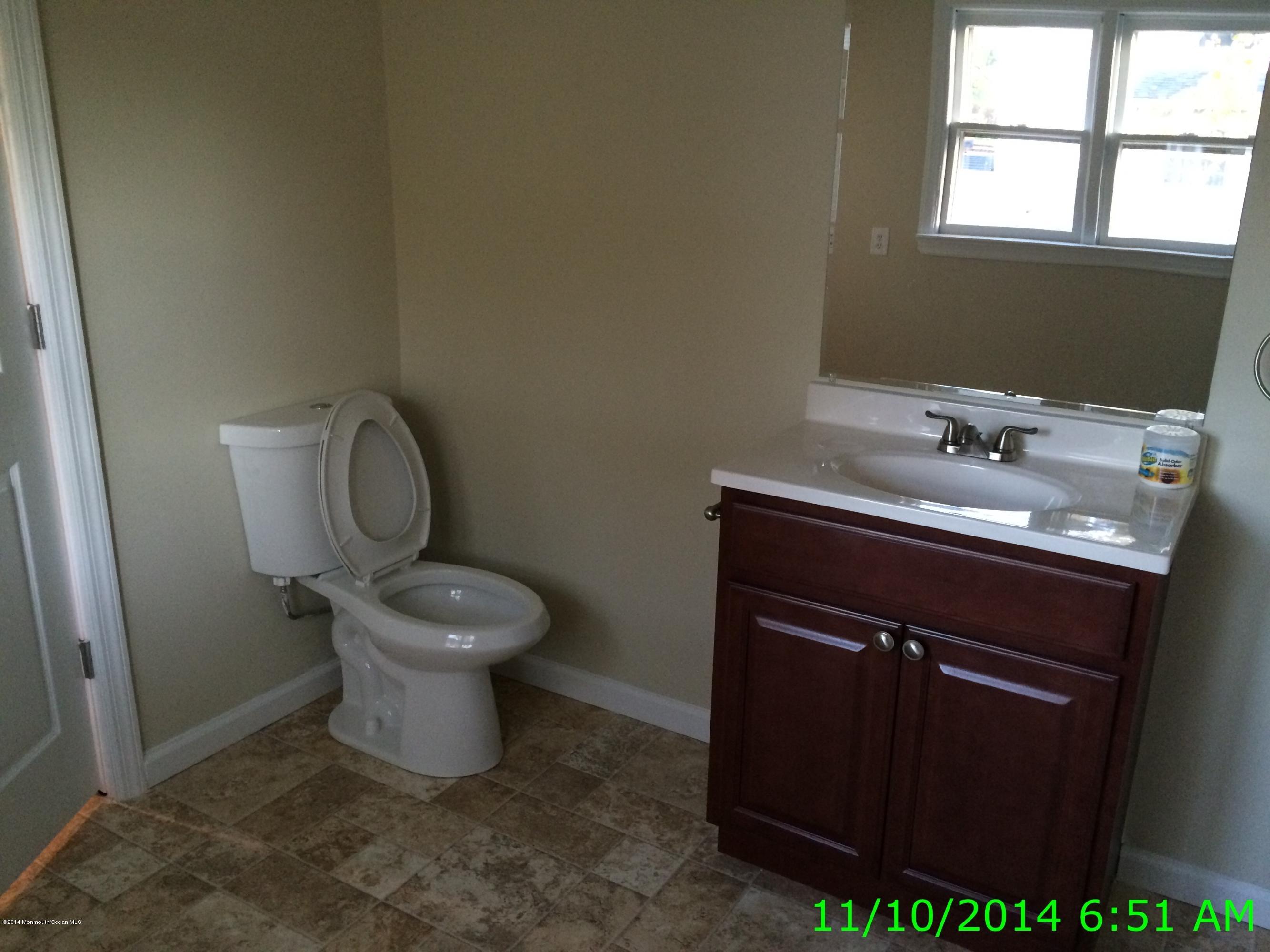176 E Road Belford, NJ 07718 - Photo 14 of 18 BATH