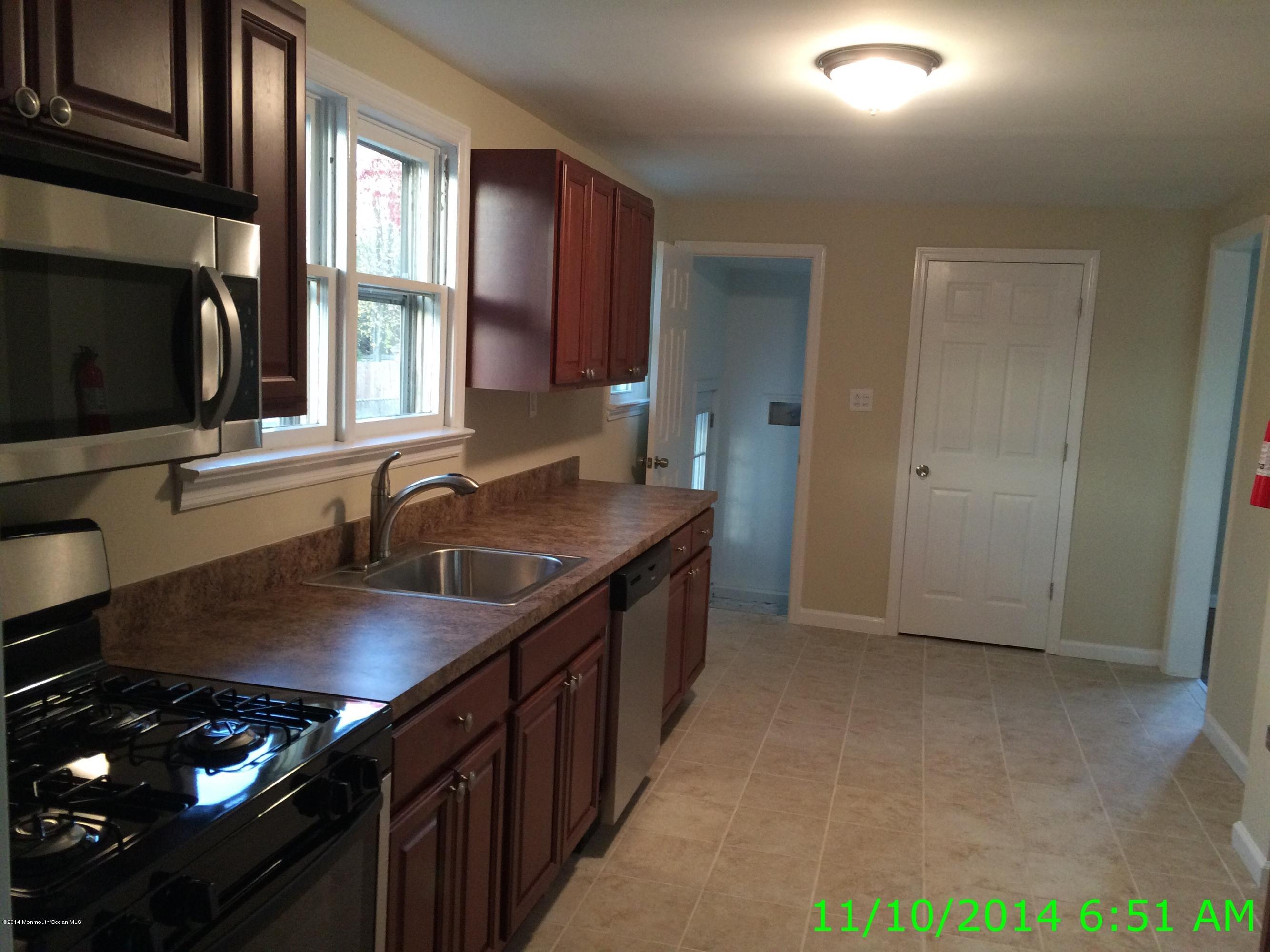 176 E Road Belford, NJ 07718 - Photo 8 of 18 KITCHEN