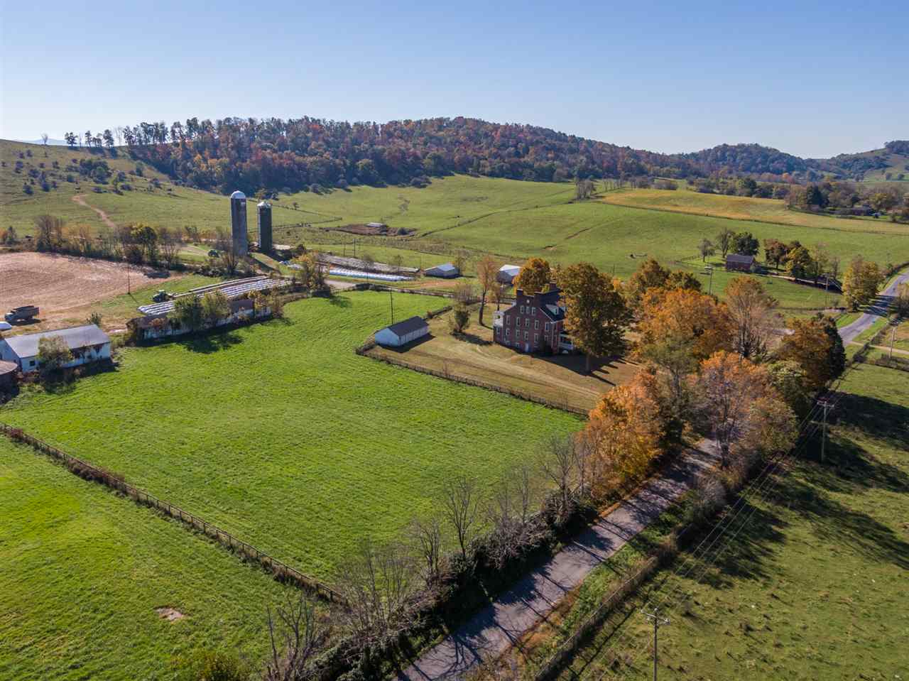 2534 Glebe School Road Swoope, VA 24479 - Photo 7 of 50 a view of a city with lake