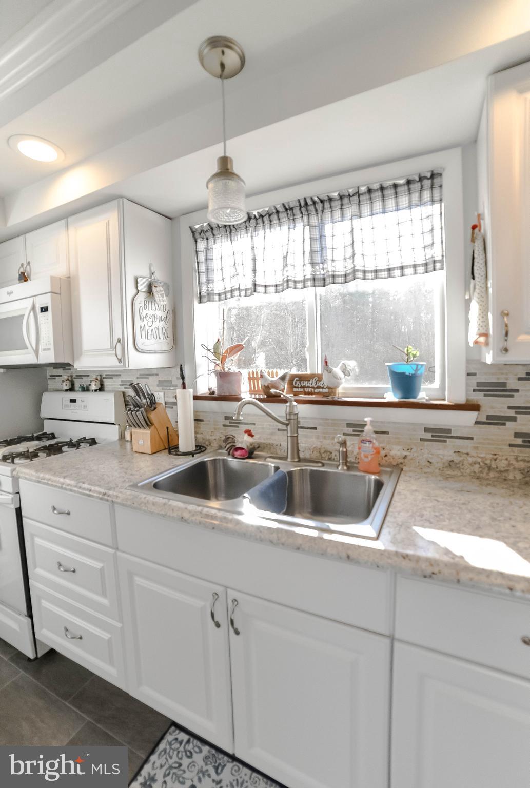 40325 Busy Corner Road Leonardtown, MD 20650 - Photo 17 of 33 Propane gas stove top