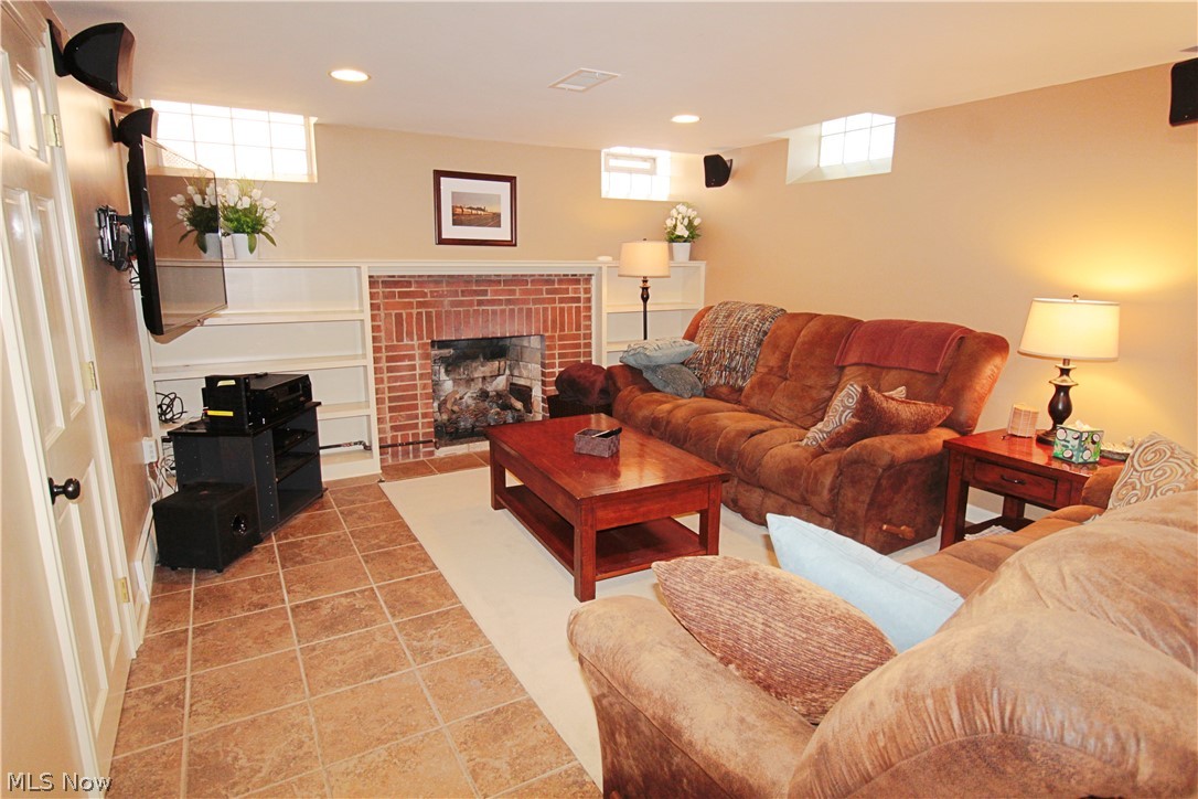 2472 Saybrook Road Cleveland, OH 44118 - Photo 41 of 41 Basement family room