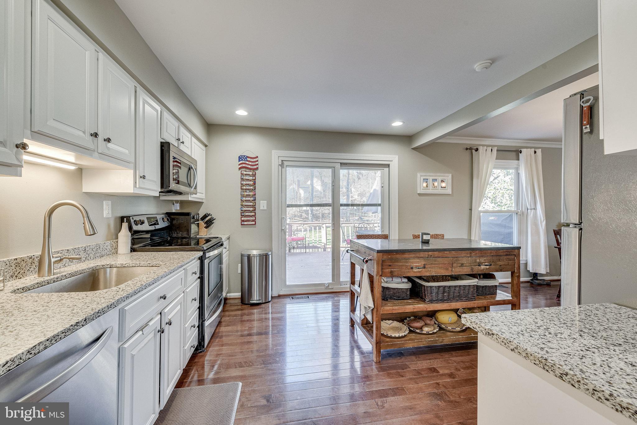 8304 Lindside Way Springfield, VA 22153 - Photo 12 of 40