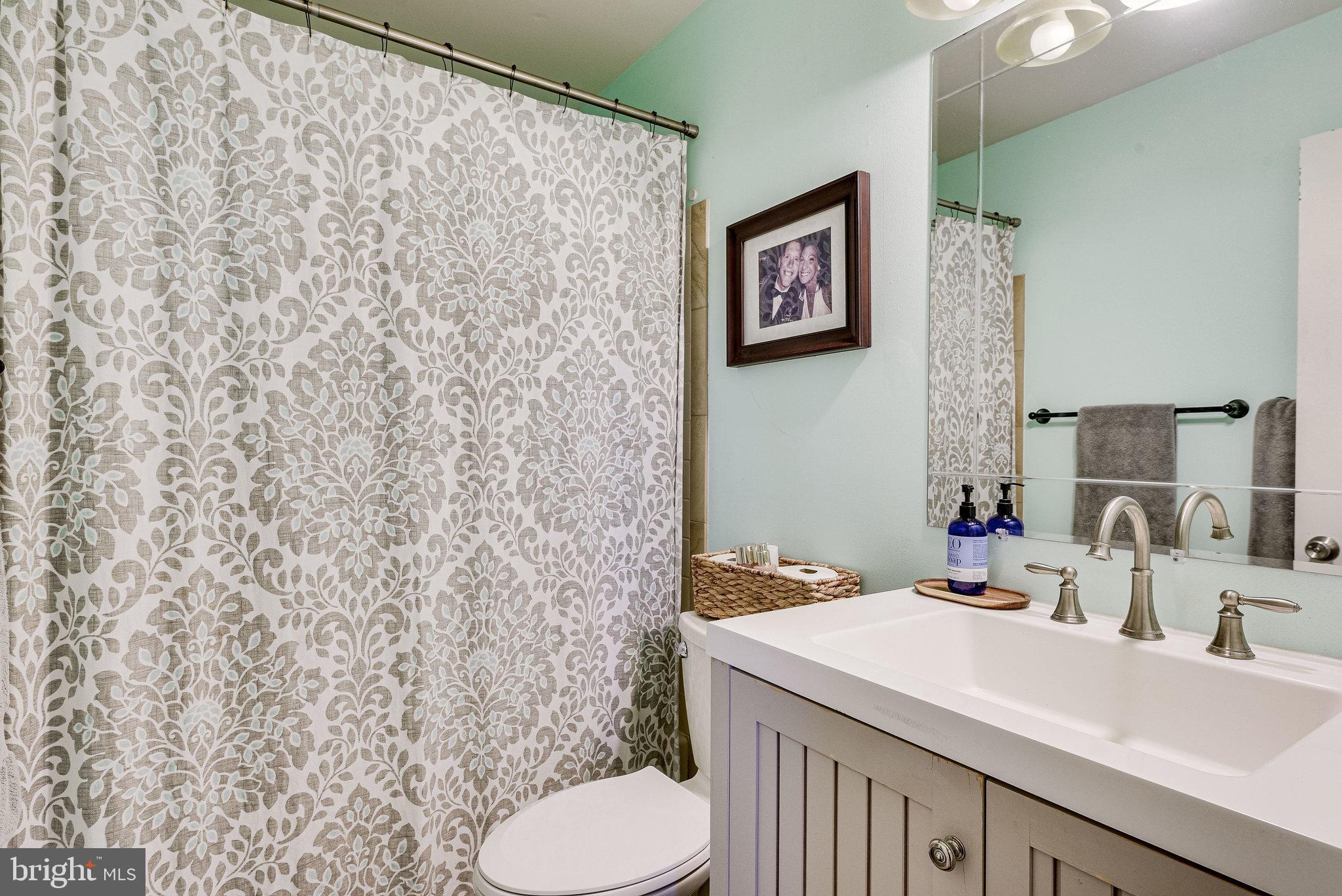 8304 Lindside Way Springfield, VA 22153 - Photo 17 of 40