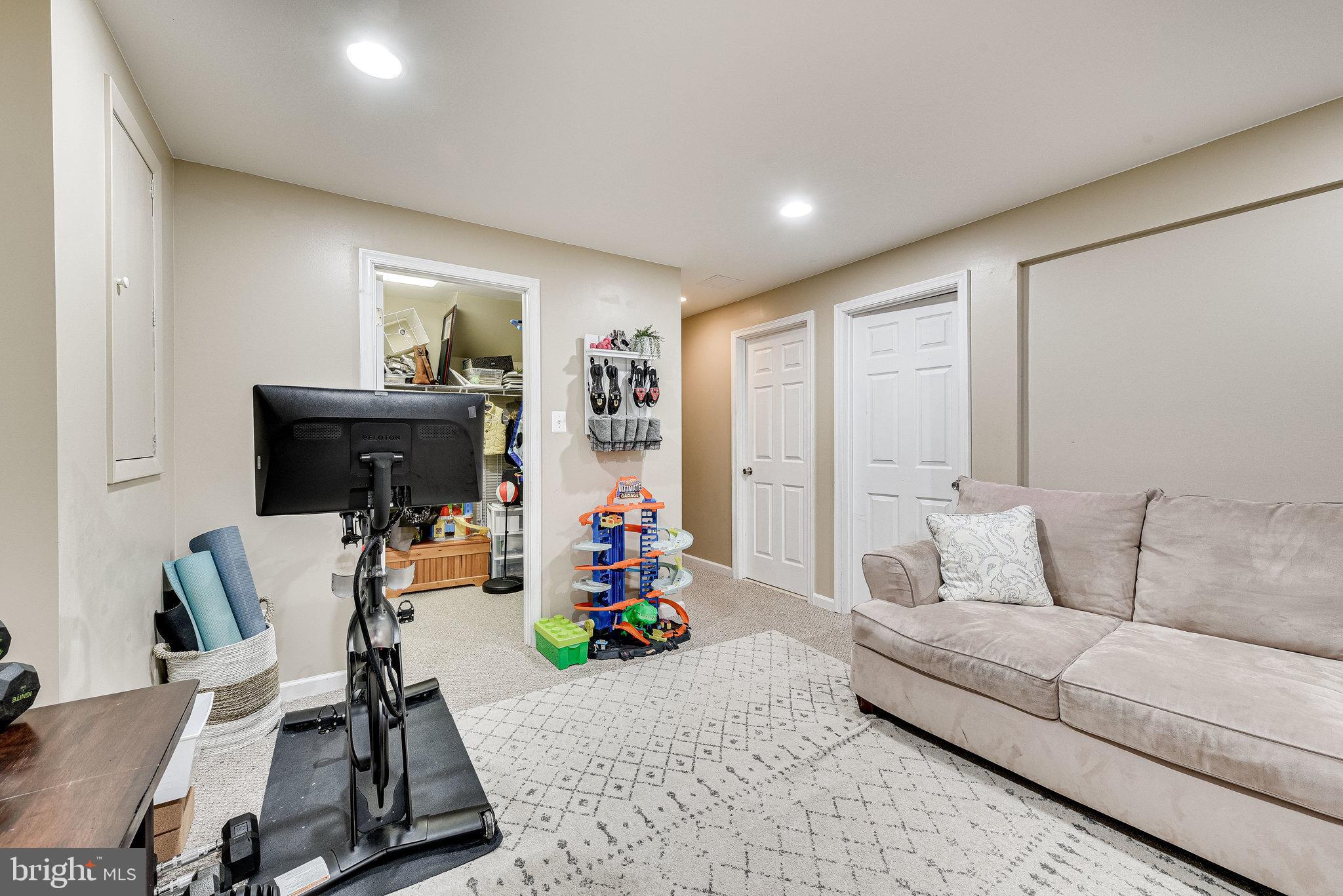 8304 Lindside Way Springfield, VA 22153 - Photo 26 of 40