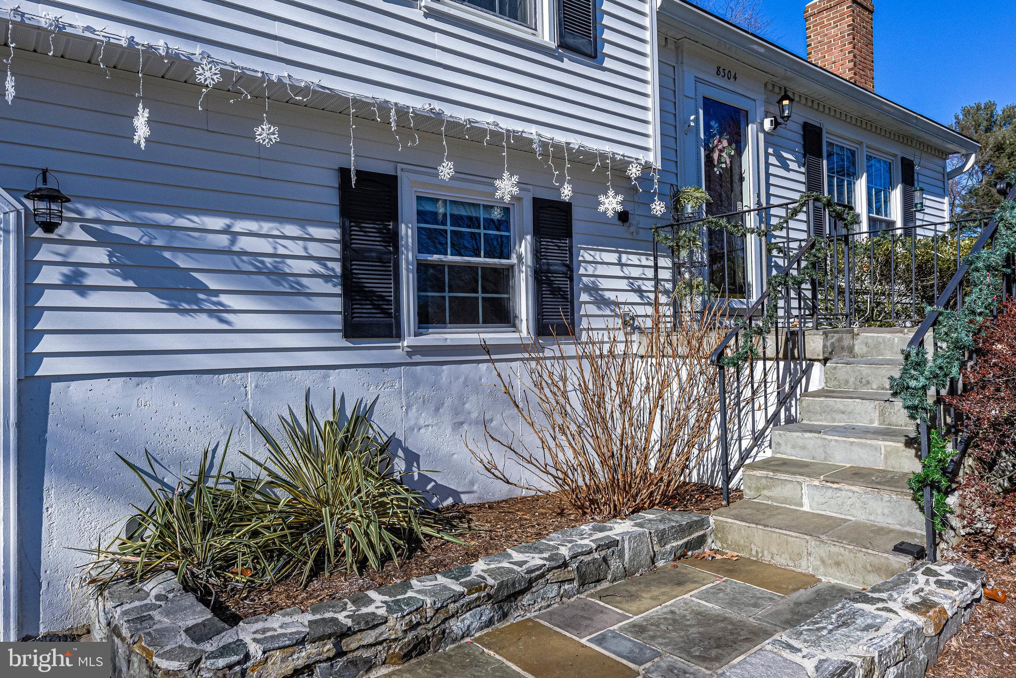 8304 Lindside Way Springfield, VA 22153 - Photo 3 of 40