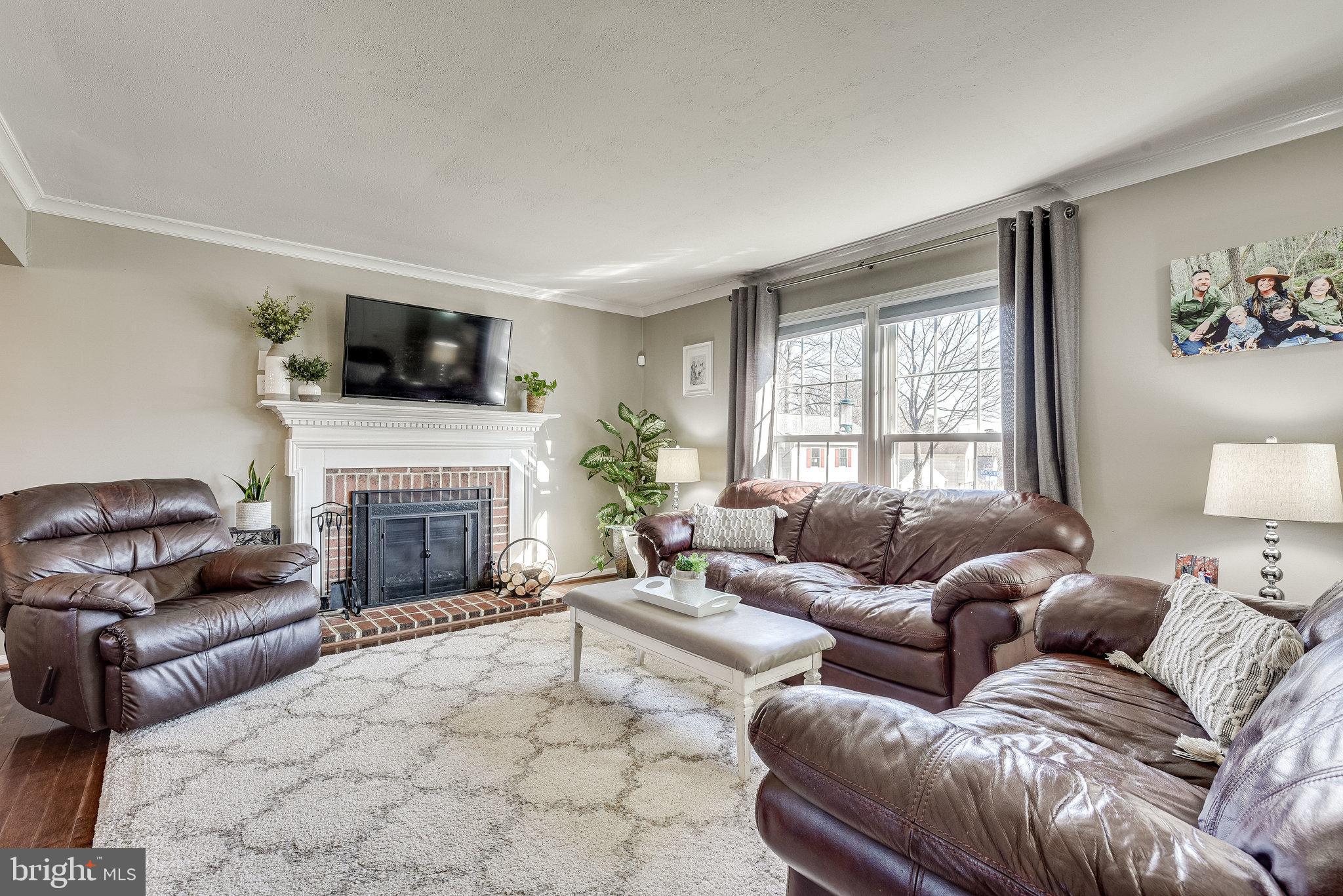 8304 Lindside Way Springfield, VA 22153 - Photo 6 of 40