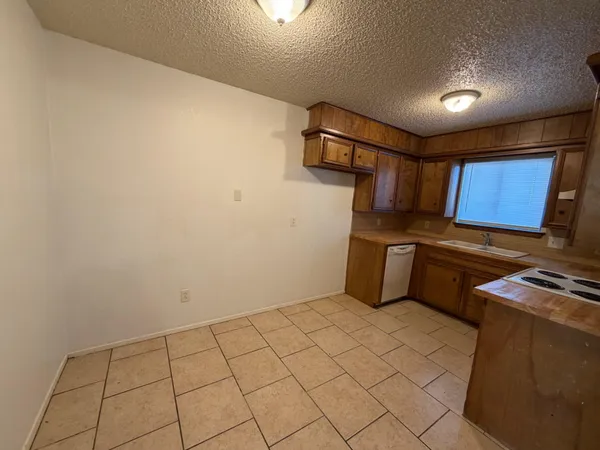 $695 | 7407 Waco Avenue, Unit C, Lubbock, TX 79423