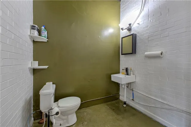 $2,500 | 6781 State Route 30, Jeannette, PA 15644