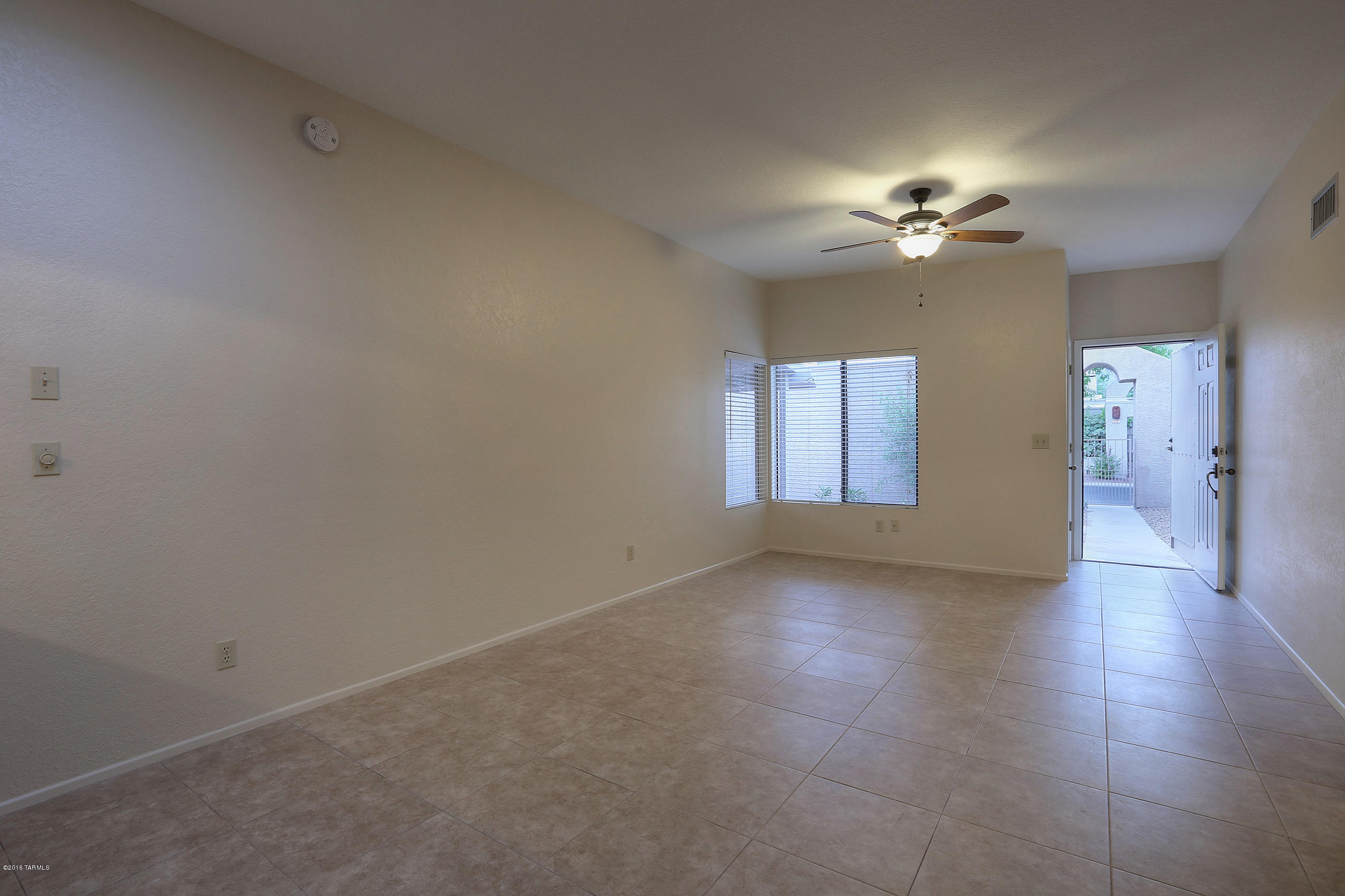 4412 East Kleindale Road Tucson, AZ 85712 - Photo 5 of 16