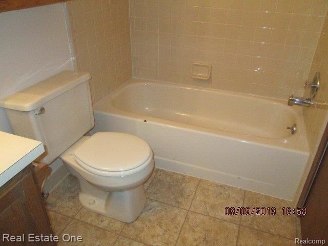 45208 Prestbury Road Canton, MI 48187 - Photo 3 of 14 Bath1.JPG
