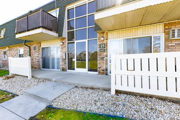 $175,000 | 8431 West 99th Terrace, Unit 35205, Palos Hills, IL 60465