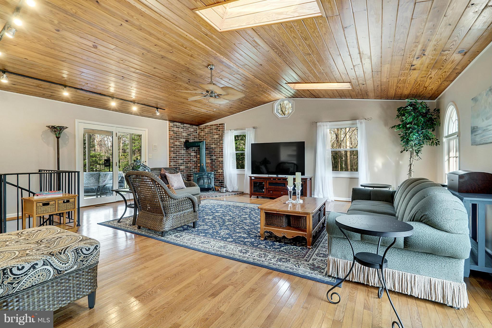 7660 Ellis Frontage Road Manassas, VA 20111 - Photo 3 of 24 Family Room
