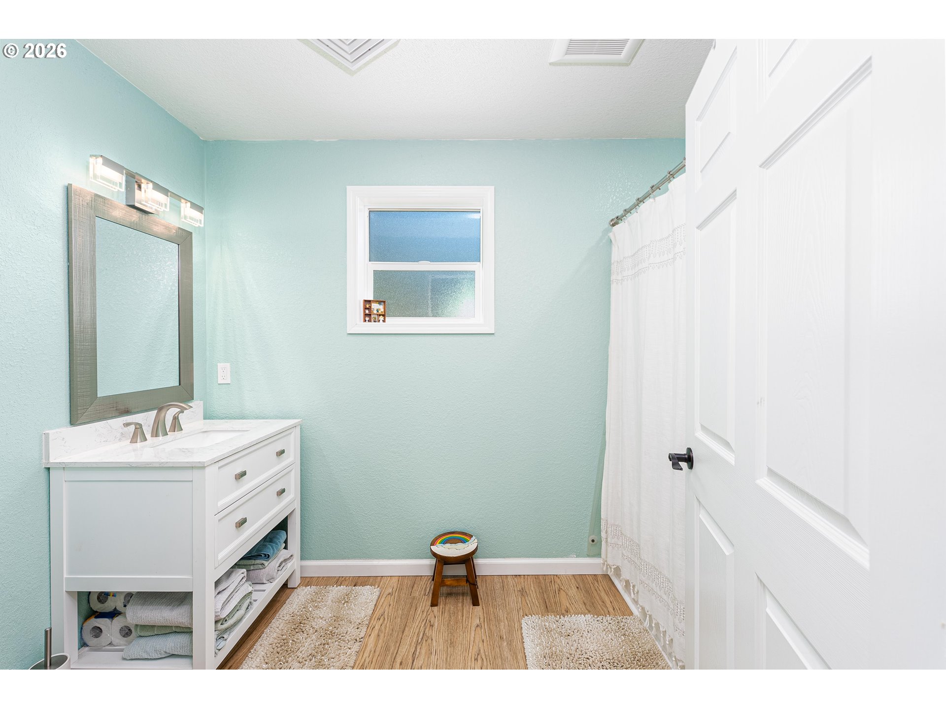 210 Detroit Road South Detroit, OR 97342 - Photo 11 of 29 Bathroom