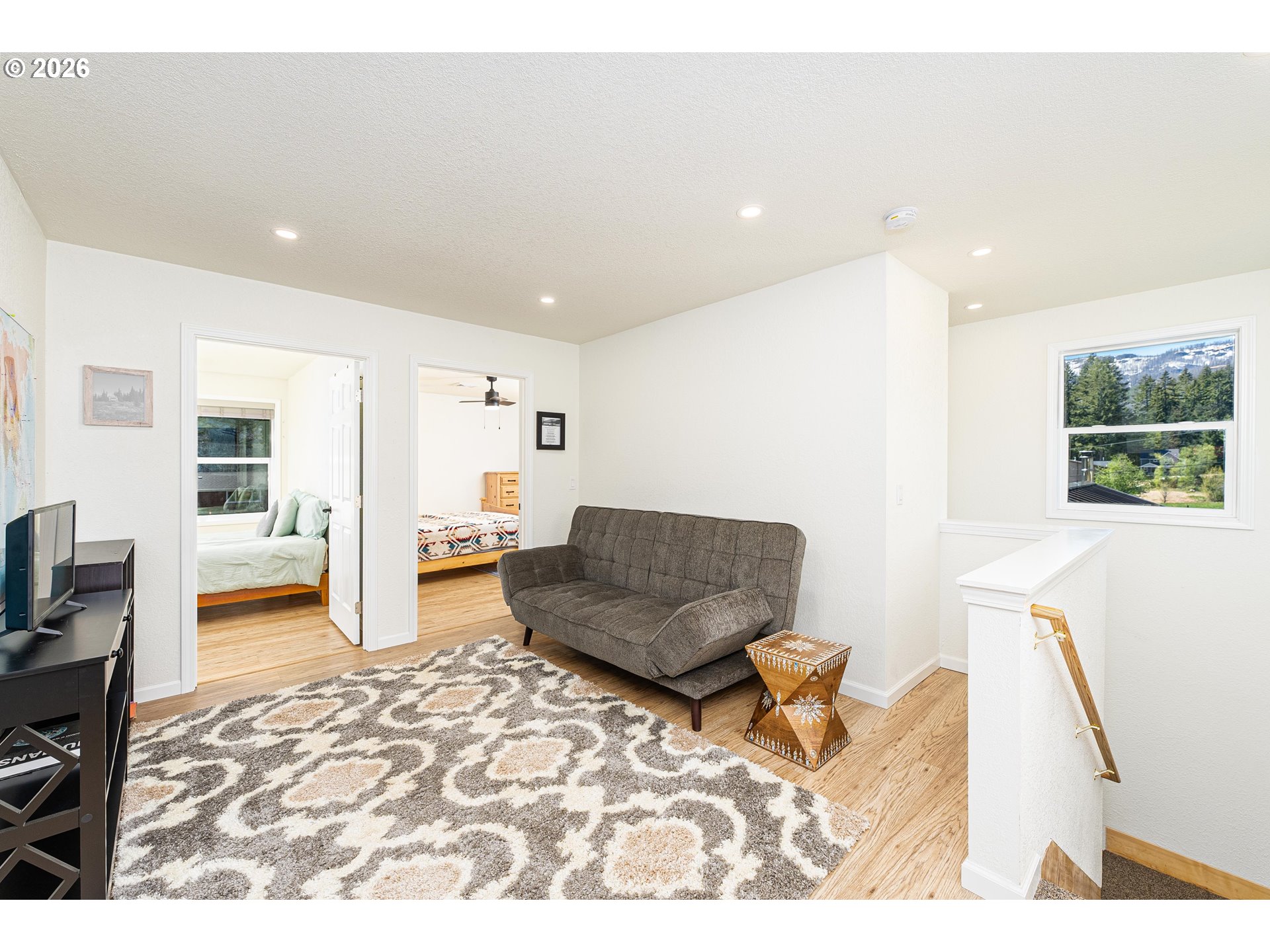 210 Detroit Road South Detroit, OR 97342 - Photo 24 of 29 Family Room