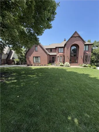 $975,000 | 4110 West 110th Street, Leawood, KS 66211