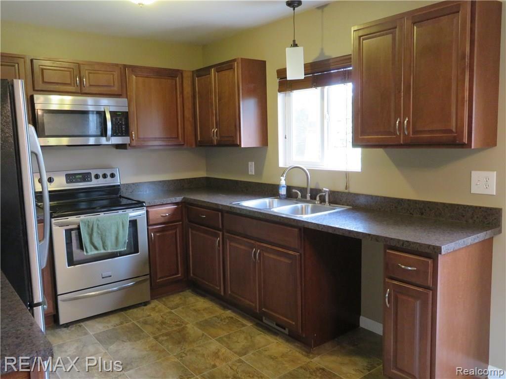 1349 Haines Road Lapeer, MI 48446 - Photo 3 of 22 IMG_0709.JPG