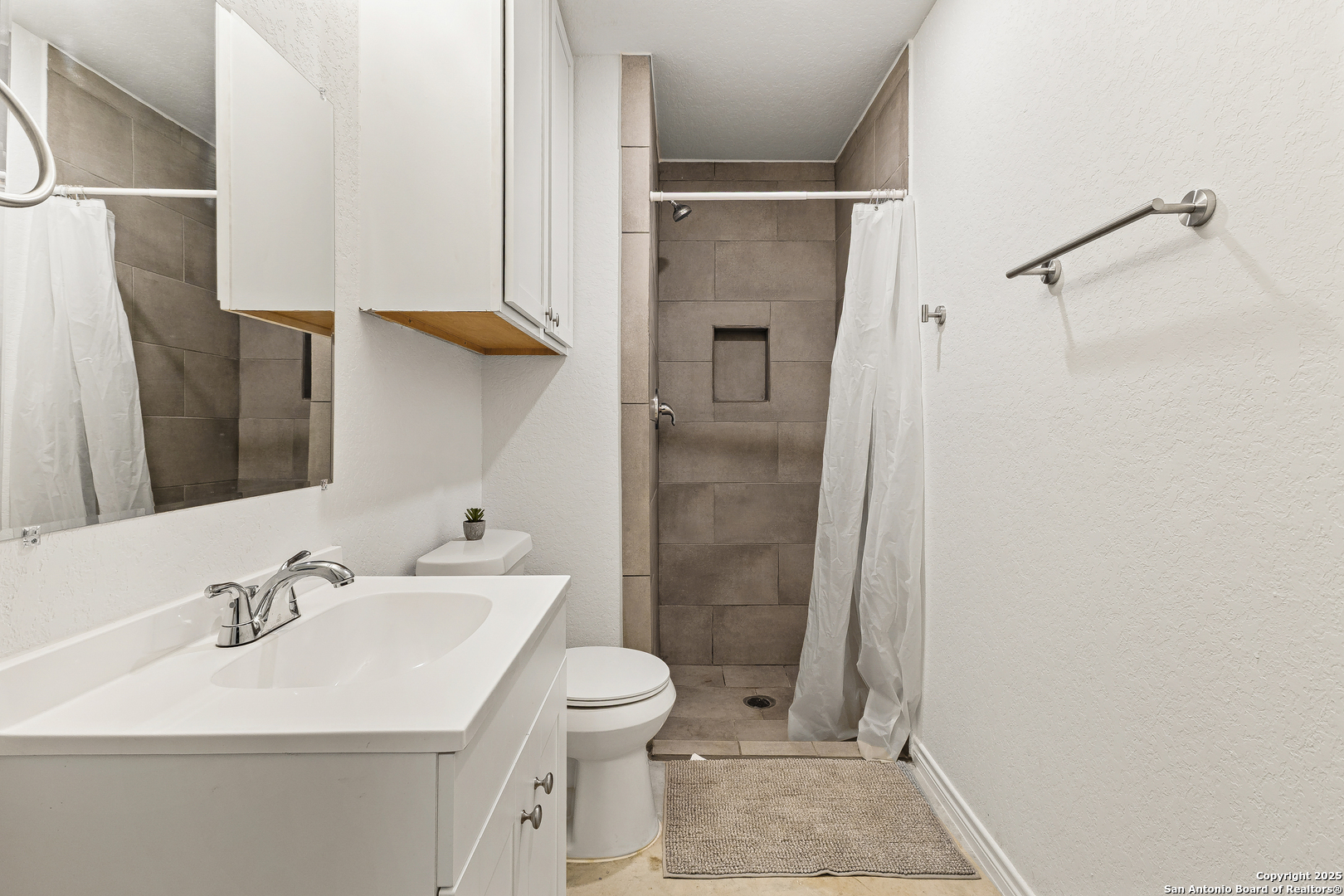 128 County Road 2672 Devine, TX 78016 - Photo 19 of 44 a bathroom with a sink toilet and shower