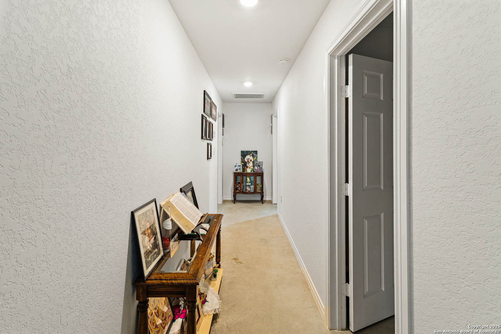 128 County Road 2672 Devine, TX 78016 - Photo 27 of 44 a view of a hallway with seating area