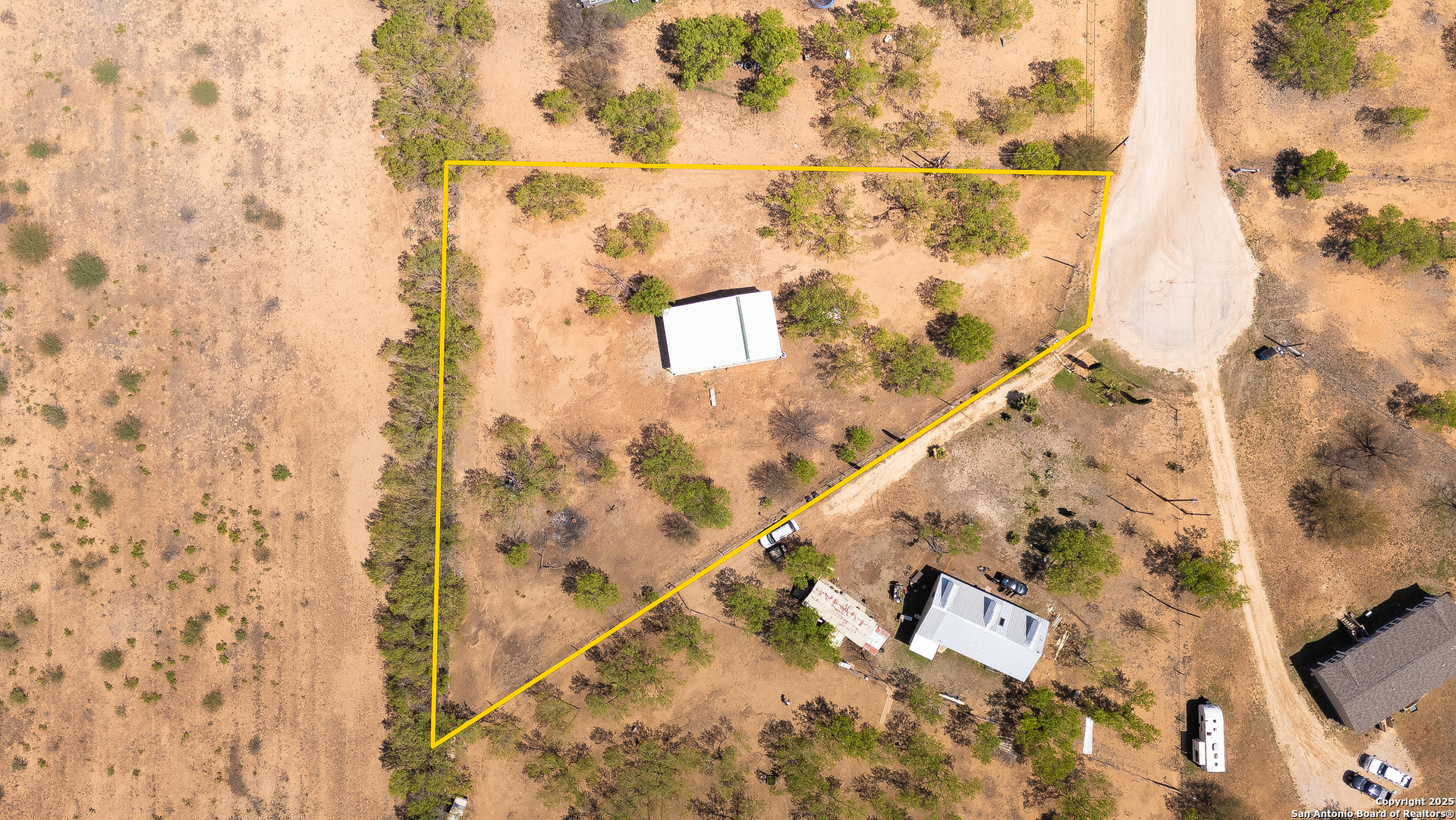 128 County Road 2672 Devine, TX 78016 - Photo 38 of 44 a bathroom with a bathtub and shower