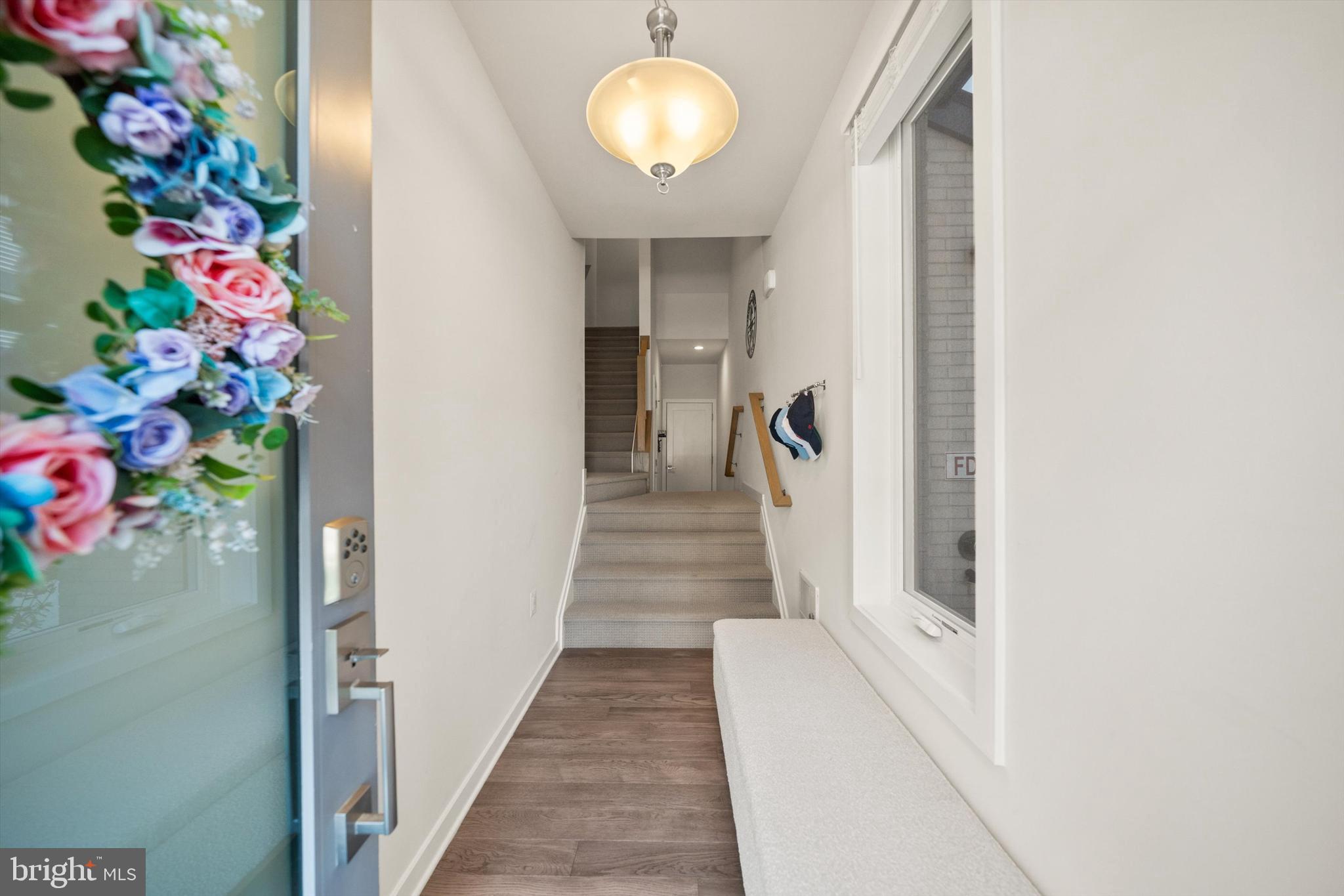 43179 Mongold Square Ashburn, VA 20148 - Photo 4 of 46 a view of a hallway to filled with flowers and flowers