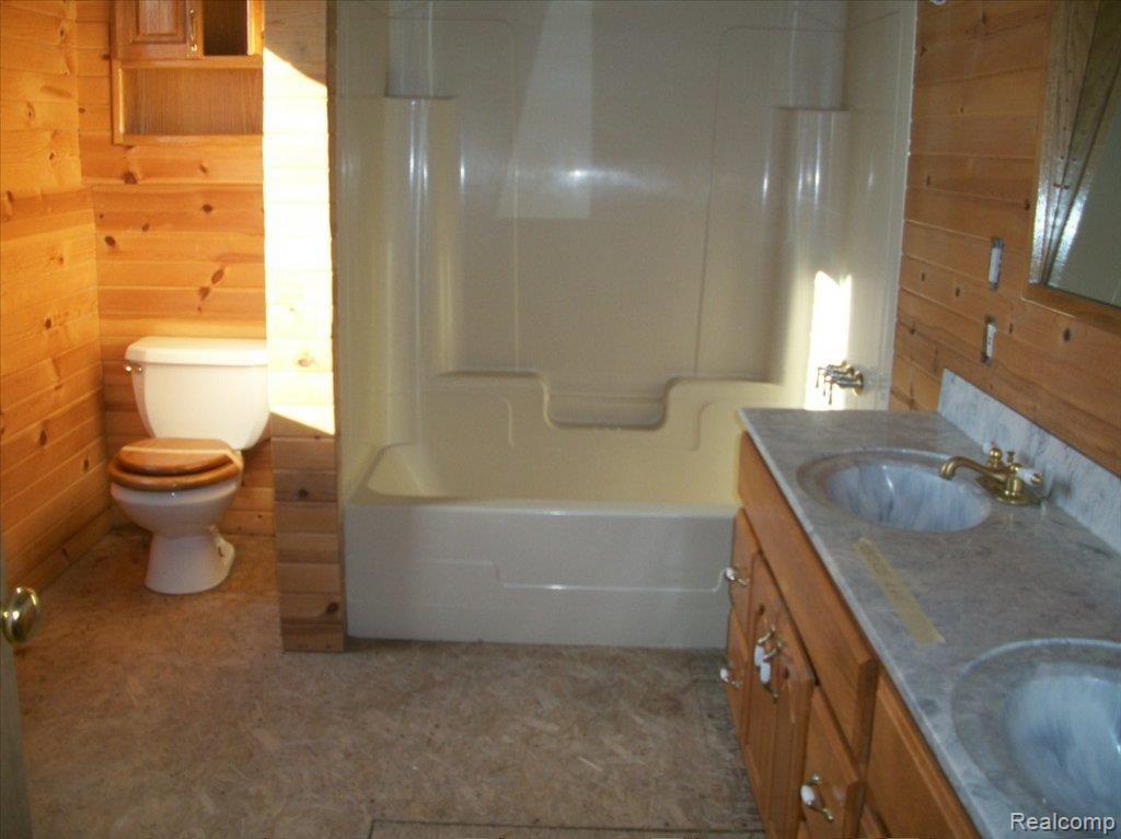 21033 Inkster Road Farmington, MI 48336 - Photo 5 of 5 100_3334