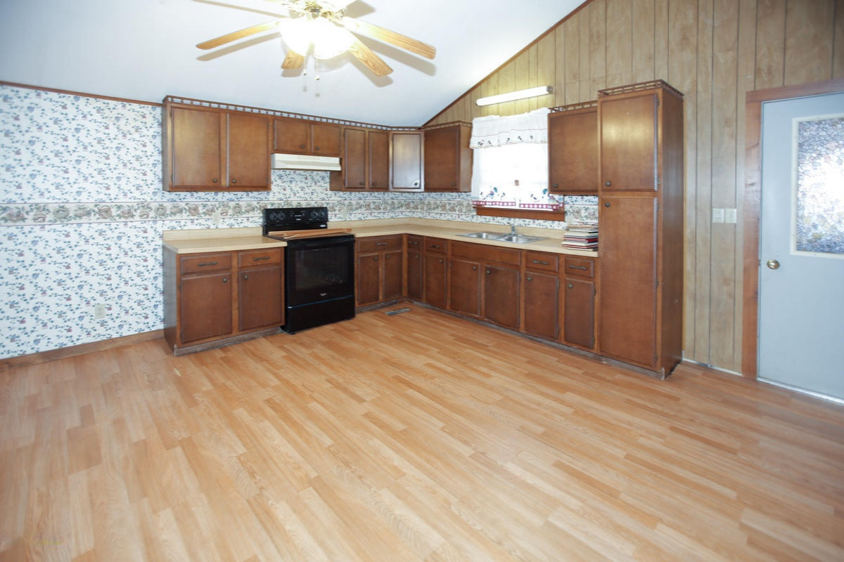 546 Ambs Road Colon, MI 49040 - Photo 4 of 11 546 ambs-105