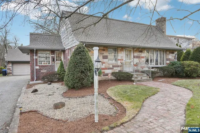 $1,079,000 | 170 Hickory Avenue, Tenafly, NJ 07670