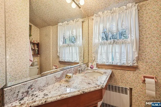 $1,079,000 | 170 Hickory Avenue, Tenafly, NJ 07670